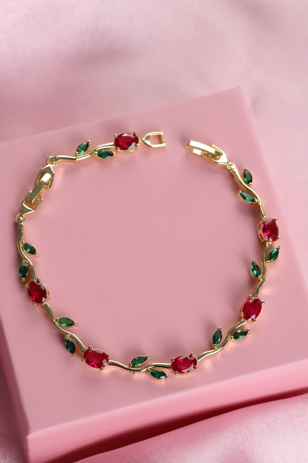 Red Green Tulip Bracelet