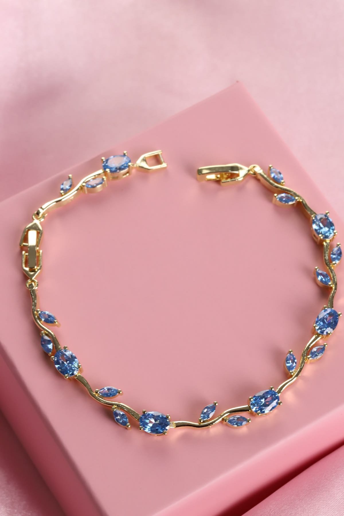 Ocean Tulip Bracelet