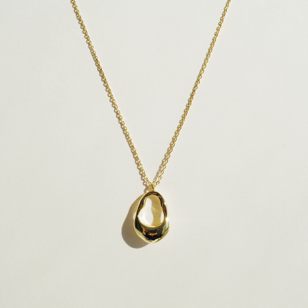 Aurelia Loop Necklace